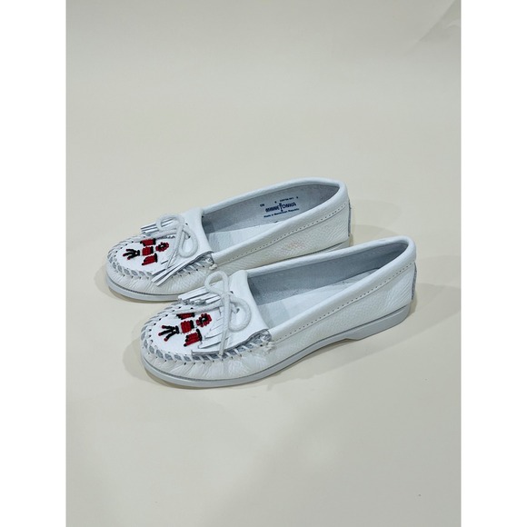 Minnetonka Moccasins Women's White Leather Beaded Thunderbird Boat Shoes 6 - Picture 1 of 4